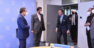عباس عراقجي في صورة أرشيفية بمقر الوكالة الدولية للطاقة الذرية في فيينا عام 2021