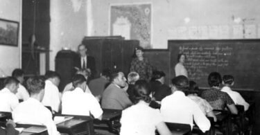 صف تعليم كبار في يبور سيتي عام 1935