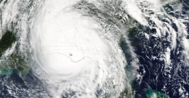 صورة فضائية أرشيفية لإعصار مايكل لحظة وصوله إلى سواحل شمال غرب فلوريدا عام 2018