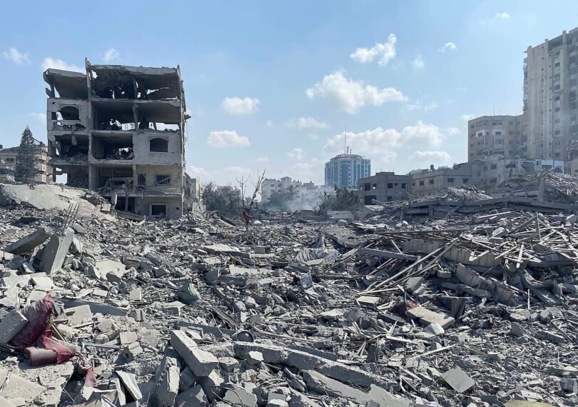 صورة أرشيفية لمبانٍ مدمرة في قطاع غزة