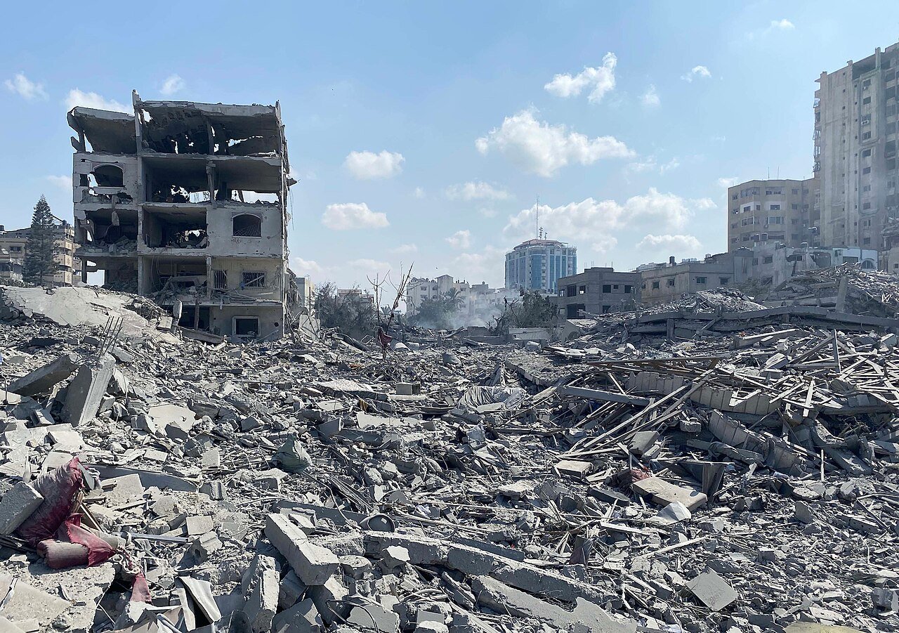 صورة أرشيفية لمبانٍ مدمرة في قطاع غزة
