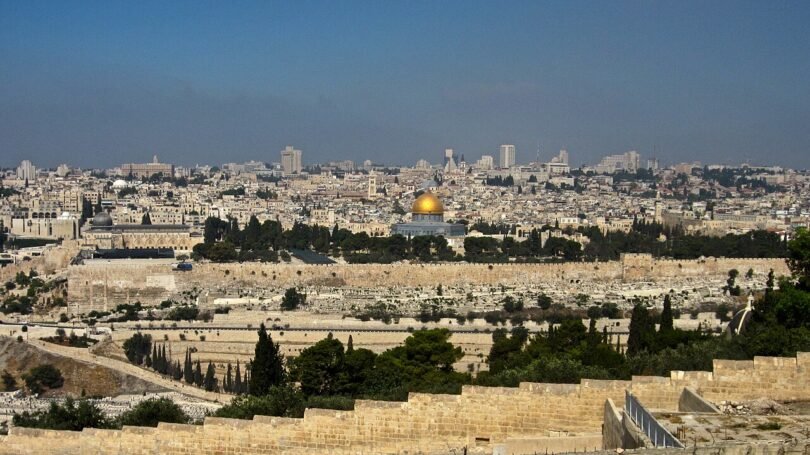 منظر للبلدة القديمة في القدس وقبة الصخرة من جبل الزيتون - صورة أرشيفية