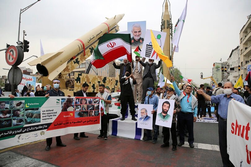 صاروخ خيبر شكن الإيراني معروضاً في طهران - صورة أرشيفية من 2022