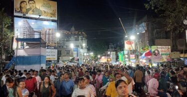 حشود كبيرة من الزوار في احتفالات دورغا بوجا في كولكاتا - صورة أرشيفية