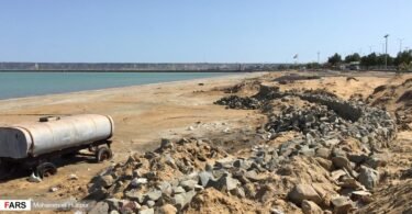 ساحل مدينة كنارك جنوب شرقي إيران على بحر عُمان