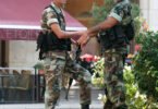 عنصران من الجيش اللبناني بالزي العسكري - صورة أرشيفية