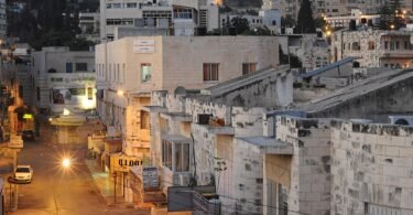 صورة أرشيفية لمدينة نابلس عند الغسق