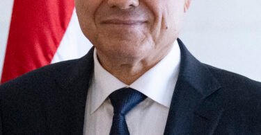 رشاد العليمي رئيس مجلس القيادة الرئاسي اليمني - صورة أرشيفية من عام 2023