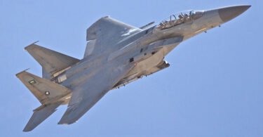 مقاتلة F-15 تابعة للقوات الجوية الملكية السعودية في صورة أرشيفية
