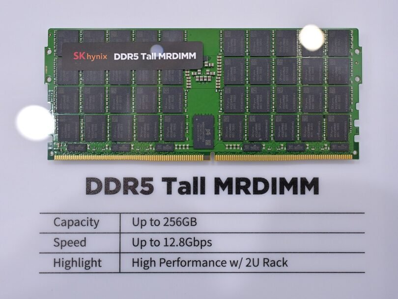 وحدة ذاكرة SK hynix DDR5 Tall MRDIMM معروضة في معرض كمبيوتكس 2025