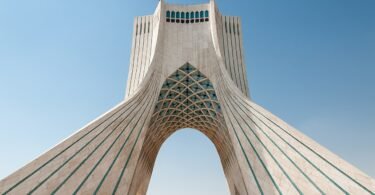 برج آزادي في العاصمة الإيرانية طهران