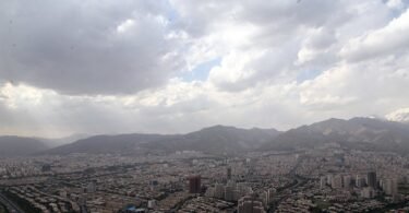 منظر عام لمدينة طهران من برج ميلاد