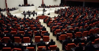 نواب خلال جلسة للجمعية الوطنية الكبرى في تركيا