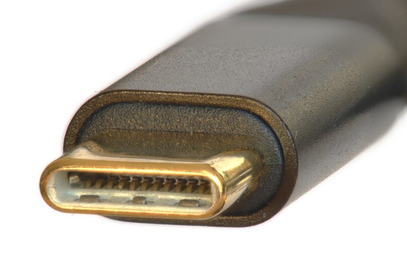 قابس USB-C مقرّب