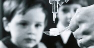 علبة لقاح شلل أطفال من أرشيف ويلكوم
