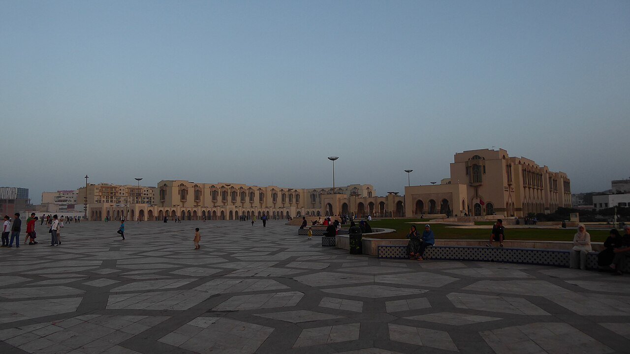 الساحة المفتوحة لمسجد الحسن الثاني في الدار البيضاء بالمغرب